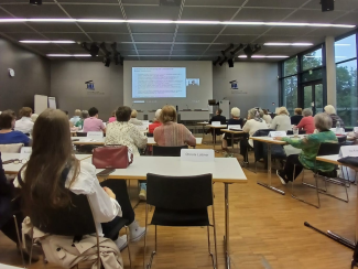 aufmerksame_Zuhoererinnen